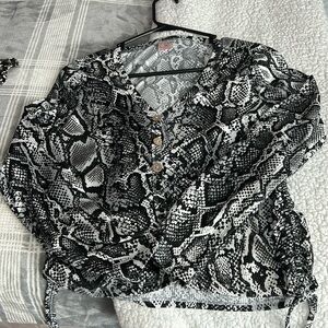 Blouse, printed, used like new, neat conditions
